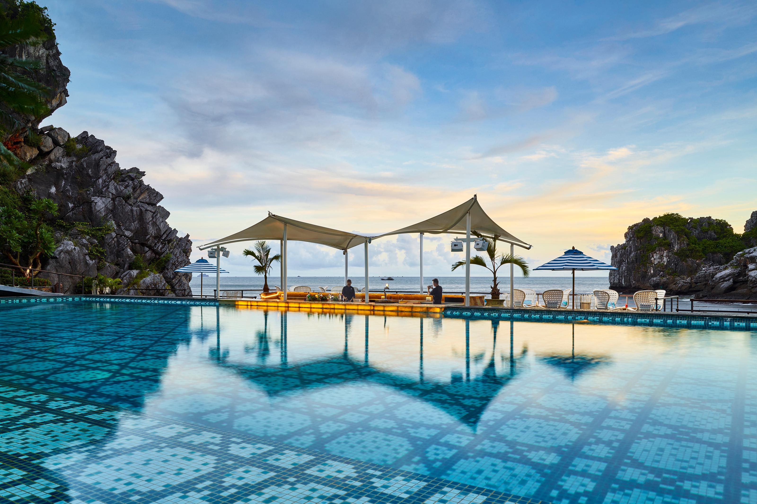 Hotel Perle D'Orient Cat Ba - Mgallery Chan Chau Экстерьер фото The Rock Bar at the Alila Villas Uluwatu