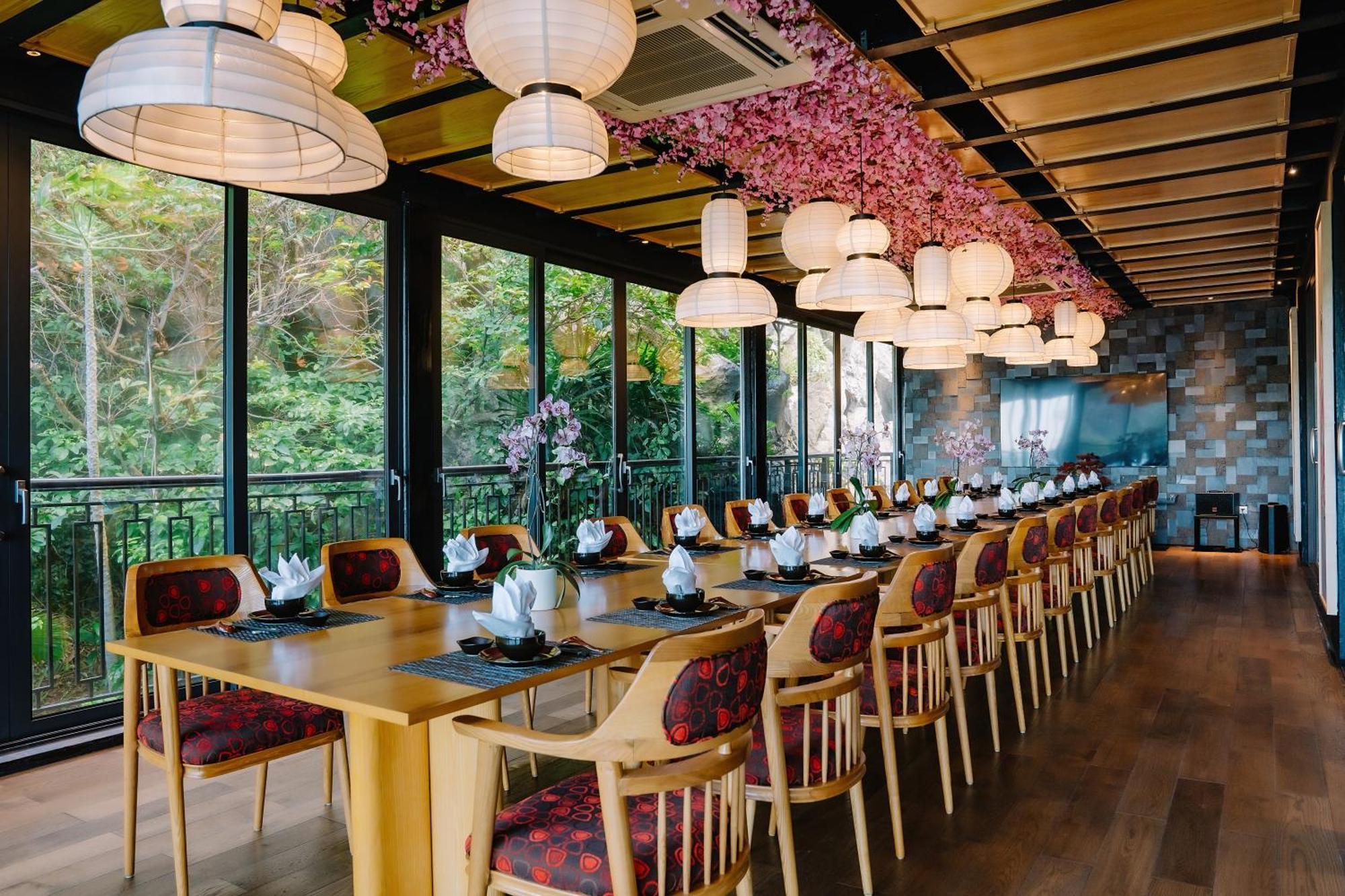 Hotel Perle D'Orient Cat Ba - Mgallery Chan Chau Экстерьер фото Restaurant in Kyoto